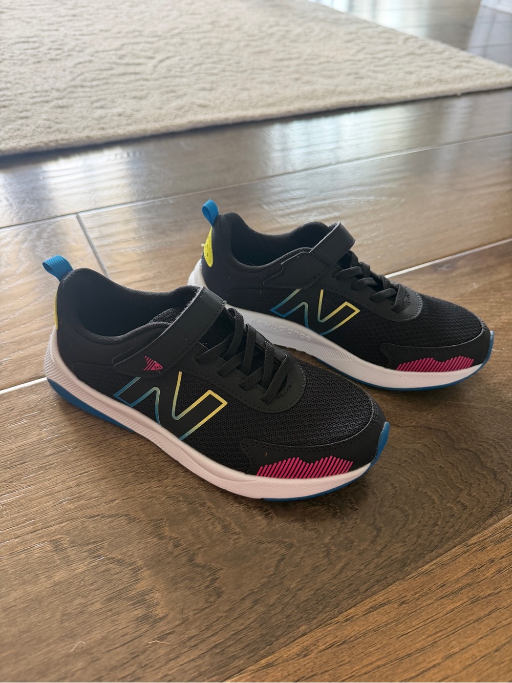 Kids size 2.5 new balance sneakers NWOT
